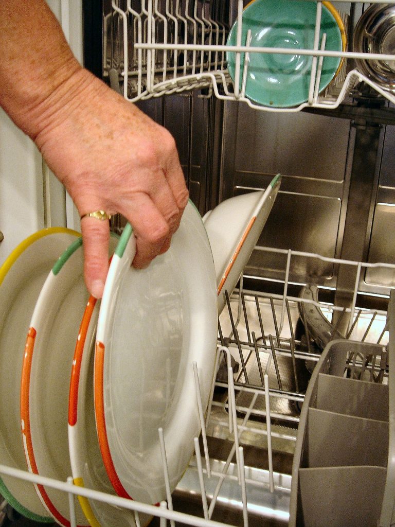 Ako vyčistiť umývačku riadu